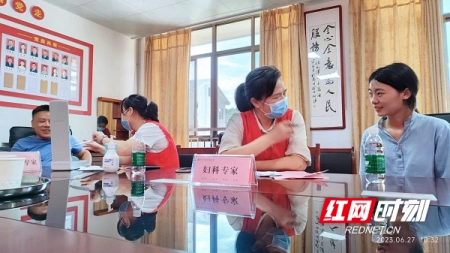 义诊服务“零距离” 关爱教师暖人心